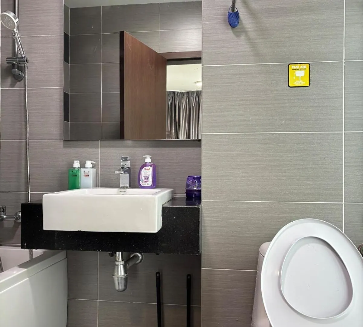 Jb 1Min Walk To Ksl Mall 5-7Pax Bathtub Smarttv Johor Bahru 0*,
